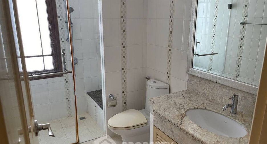For sale 4 bedrooms house in Watthana, Bangkok