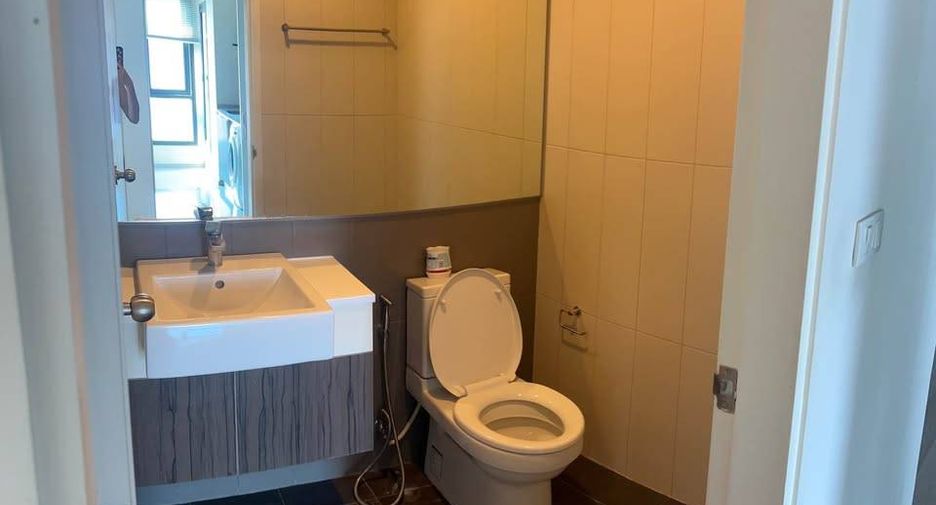 For sale 1 Beds condo in Huai Khwang, Bangkok