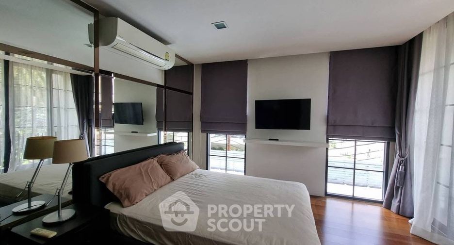 For rent and for sale 4 bedrooms townhouse in Watthana, Bangkok