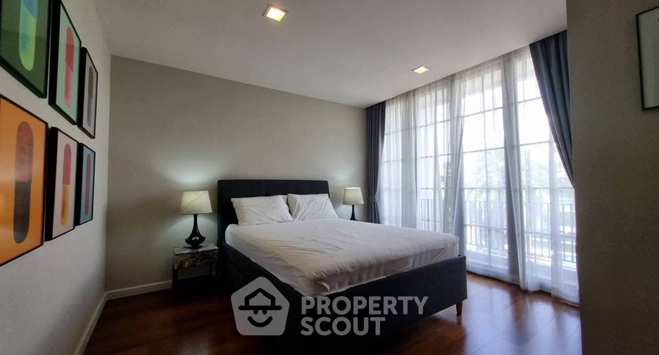 For rent and for sale 4 bedrooms townhouse in Watthana, Bangkok