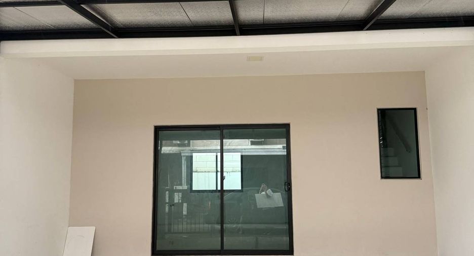 Casa adosada en venta de 3 habitaciones en Saphan Sung, Bangkok
