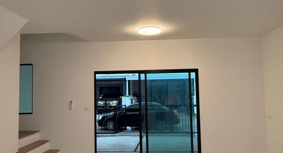Casa adosada en venta de 3 habitaciones en Saphan Sung, Bangkok