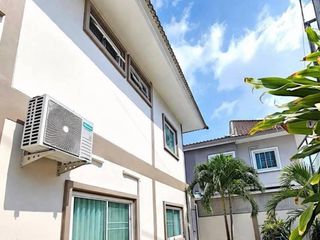 À vendre 3 chambres maison de ville à Bang Lamung, Chonburi