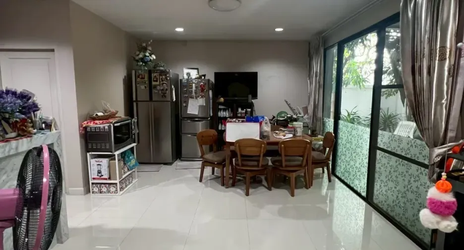 For sale and for rent 4 bedrooms house in Prawet, Bangkok