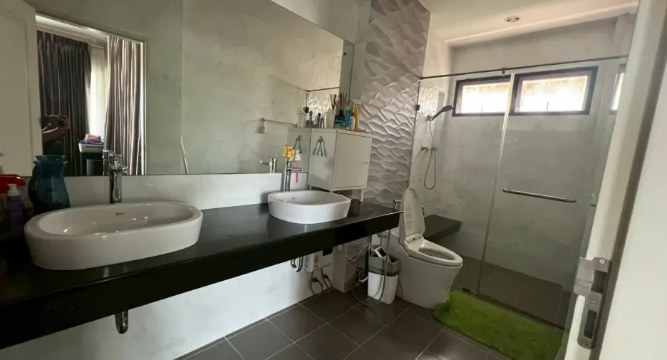 For sale and for rent 4 bedrooms house in Prawet, Bangkok