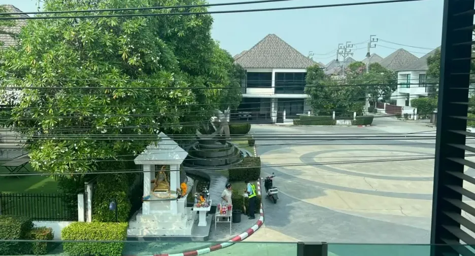 For sale and for rent 4 bedrooms house in Prawet, Bangkok