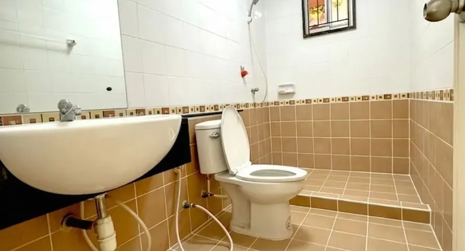 For sale 5 bedrooms house in Mueang Samut Prakan, Samut Prakan