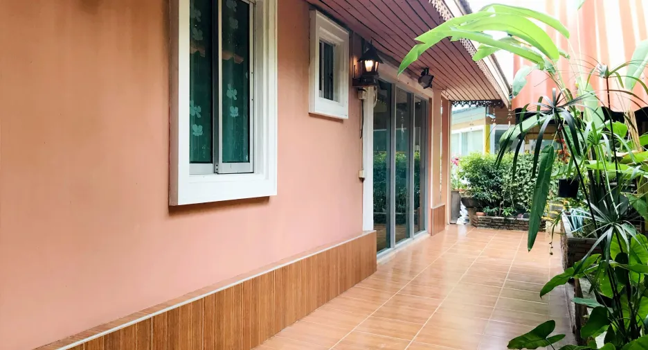 For sale 5 bedrooms house in Mueang Samut Prakan, Samut Prakan