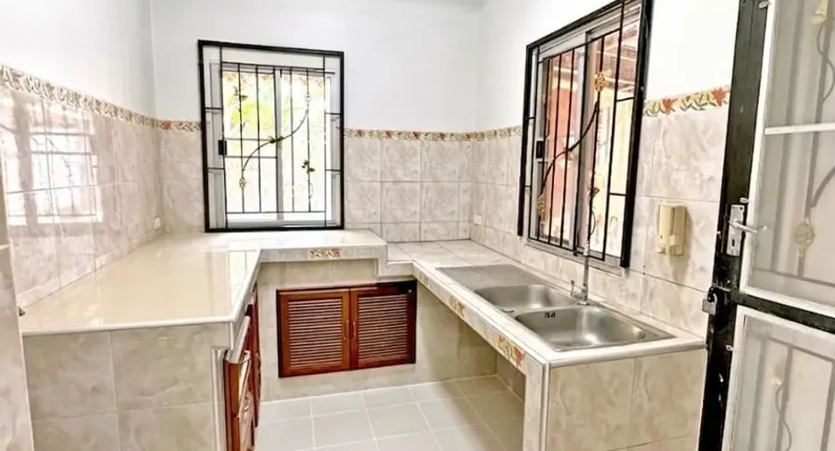 For sale 5 bedrooms house in Mueang Samut Prakan, Samut Prakan