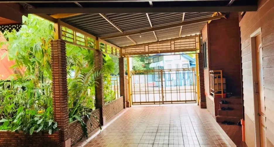 For sale 5 bedrooms house in Mueang Samut Prakan, Samut Prakan