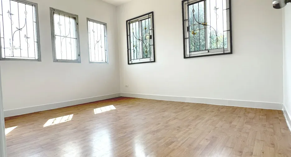 For sale 5 bedrooms house in Mueang Samut Prakan, Samut Prakan