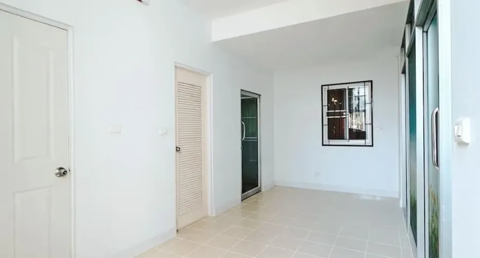 For sale 5 bedrooms house in Mueang Samut Prakan, Samut Prakan