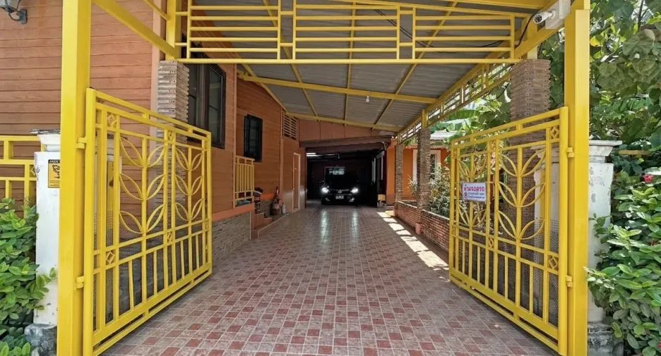 For sale 5 bedrooms house in Mueang Samut Prakan, Samut Prakan