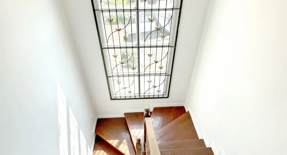 For sale 5 bedrooms house in Mueang Samut Prakan, Samut Prakan