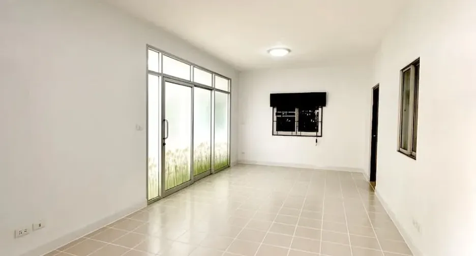 For sale 5 bedrooms house in Mueang Samut Prakan, Samut Prakan