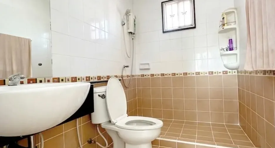 For sale 5 bedrooms house in Mueang Samut Prakan, Samut Prakan
