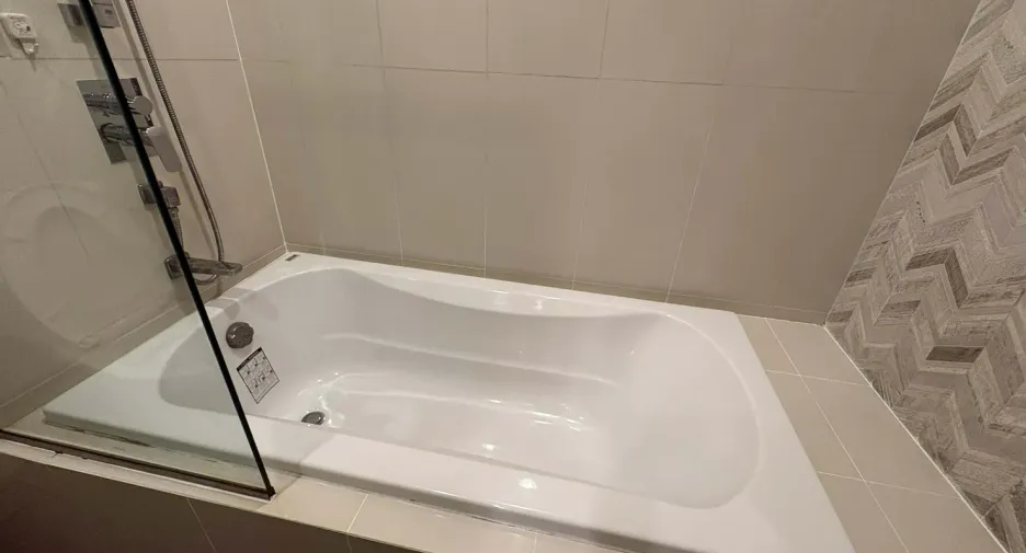 For sale 1 bed condo in Khlong Toei, Bangkok