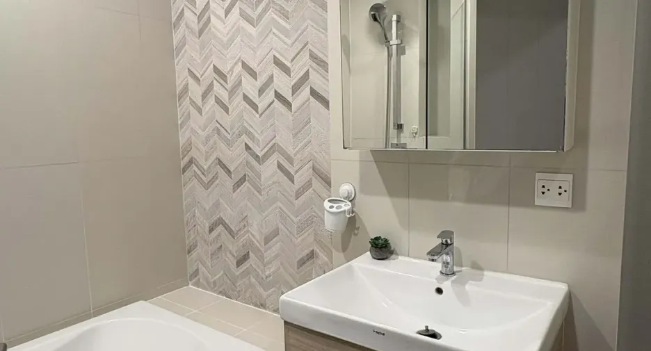 For sale 1 bed condo in Khlong Toei, Bangkok