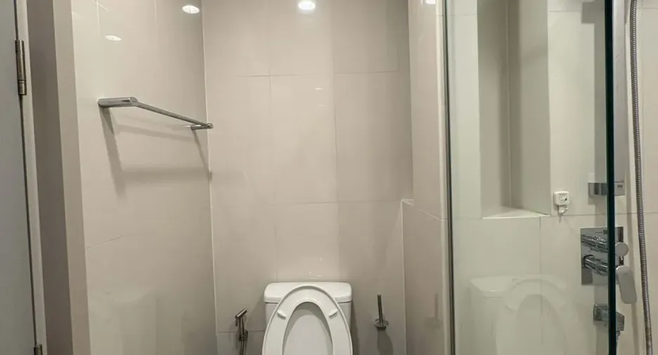 For sale 1 bed condo in Khlong Toei, Bangkok