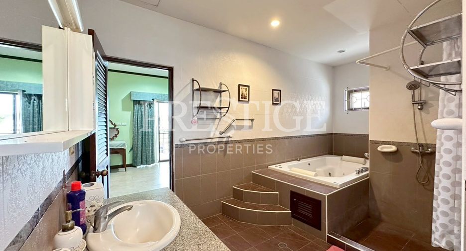 For rent and for sale 4 bedrooms house in Bang Lamung, Chonburi