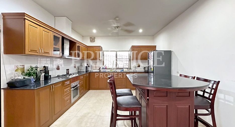 For rent and for sale 4 bedrooms house in Bang Lamung, Chonburi
