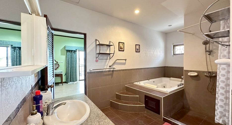 For sale and for rent 4 bedrooms house in East Pattaya, Pattaya