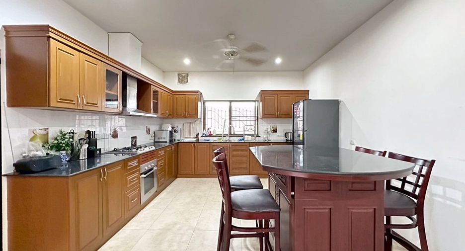 For sale and for rent 4 bedrooms house in East Pattaya, Pattaya