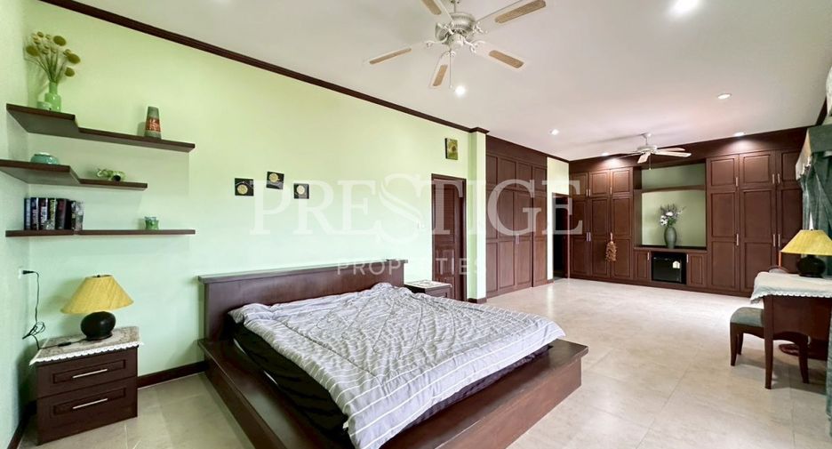 For rent and for sale 4 bedrooms house in Bang Lamung, Chonburi