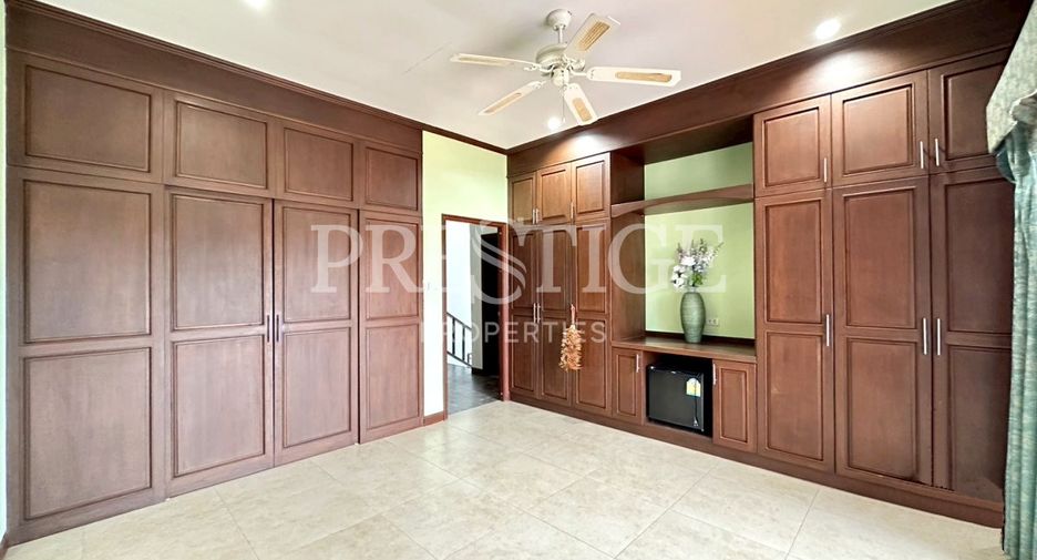 For rent and for sale 4 bedrooms house in Bang Lamung, Chonburi