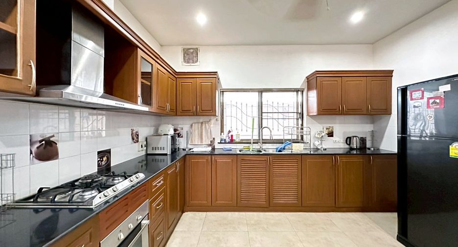 For sale and for rent 4 bedrooms house in East Pattaya, Pattaya