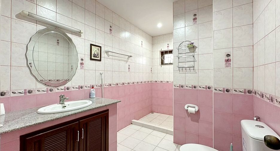 For sale and for rent 4 bedrooms house in East Pattaya, Pattaya