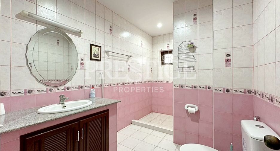For rent and for sale 4 bedrooms house in Bang Lamung, Chonburi