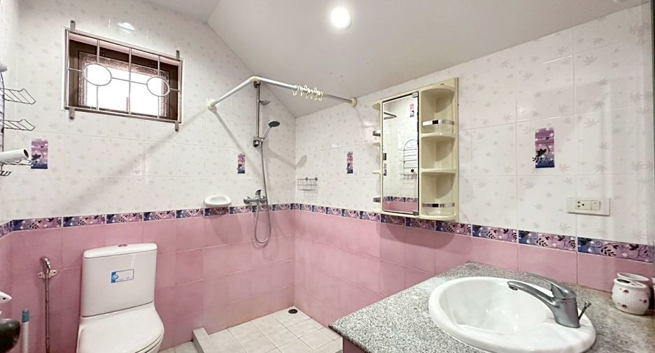 For sale and for rent 4 bedrooms house in East Pattaya, Pattaya