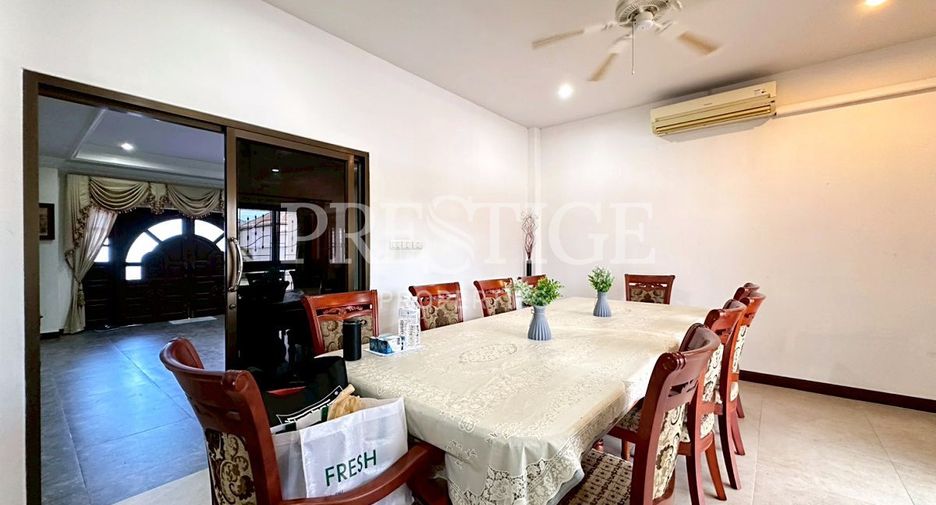 For rent and for sale 4 bedrooms house in Bang Lamung, Chonburi
