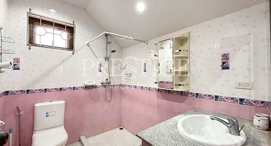 For rent and for sale 4 bedrooms house in Bang Lamung, Chonburi