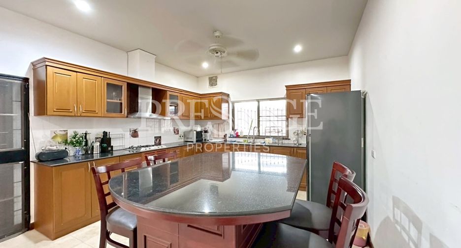 For rent and for sale 4 bedrooms house in Bang Lamung, Chonburi