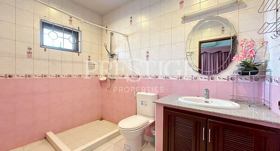 For rent and for sale 4 bedrooms house in Bang Lamung, Chonburi