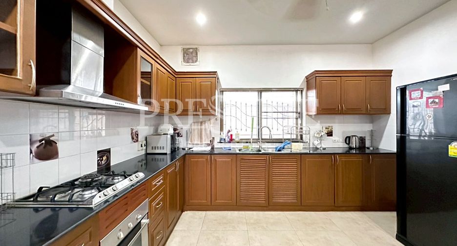 For rent and for sale 4 bedrooms house in Bang Lamung, Chonburi