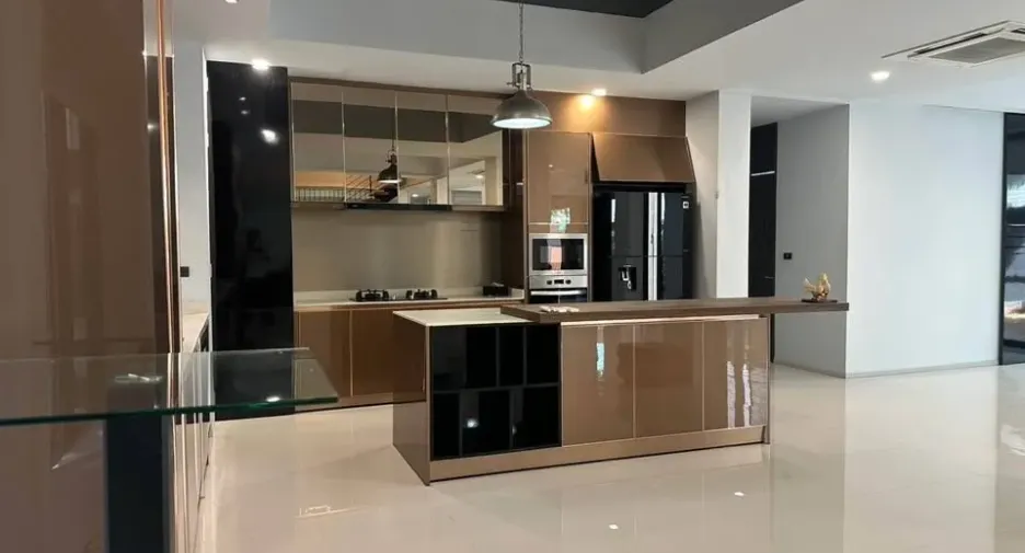 For sale 5 bedrooms villa in Watthana, Bangkok