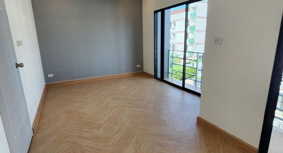 For sale and for rent 3 bedrooms townhouse in Sai Mai, Bangkok