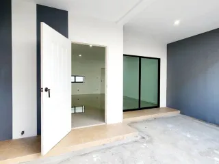 出售 和 出租 3 卧室 联排别墅 在 Sai Mai, 曼谷