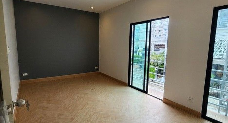For sale and for rent 3 bedrooms townhouse in Sai Mai, Bangkok