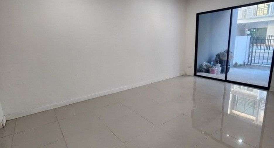 For sale and for rent 3 bedrooms townhouse in Sai Mai, Bangkok