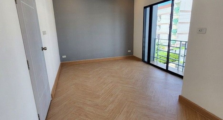 For sale and for rent 3 bedrooms townhouse in Sai Mai, Bangkok