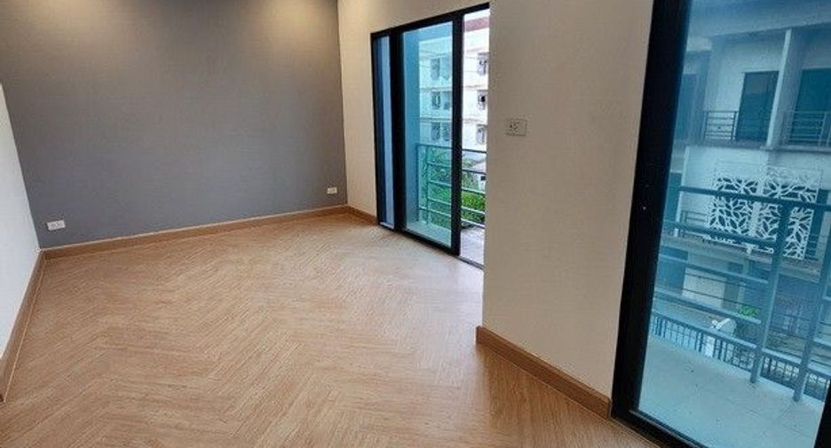 For sale and for rent 3 bedrooms townhouse in Sai Mai, Bangkok