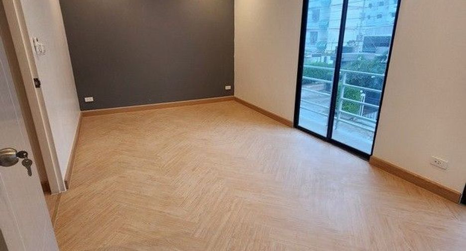 For sale and for rent 3 bedrooms townhouse in Sai Mai, Bangkok