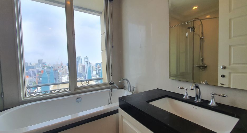 Condo en alquiler de 2 habitaciones en Watthana, Bangkok