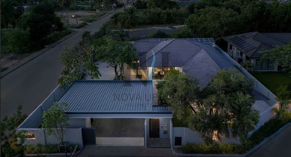 For rent 3 bedrooms villa in East Pattaya, Pattaya