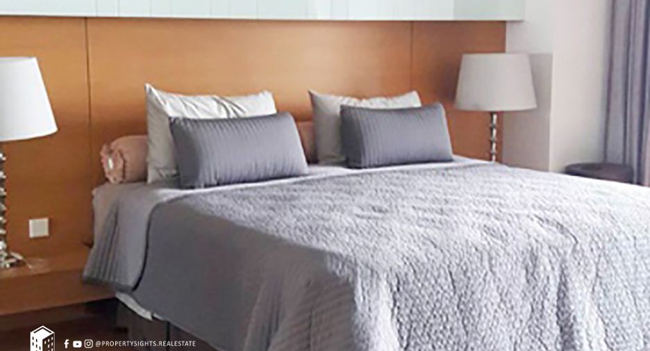 For rent 3 bedrooms condo in Sathon, Bangkok