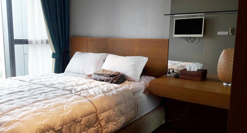 For rent 3 bedrooms condo in Sathon, Bangkok